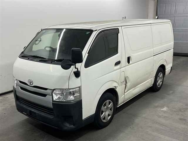 TOYOTA HIACE VAN 2016