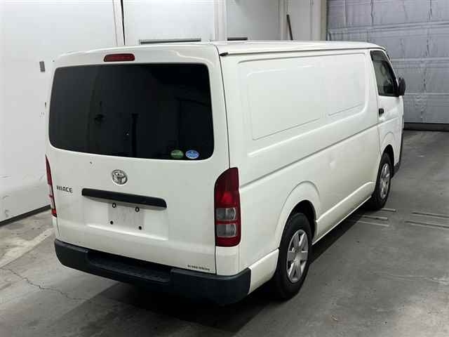 TOYOTA HIACE VAN 2016