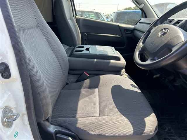 TOYOTA HIACE VAN 2016