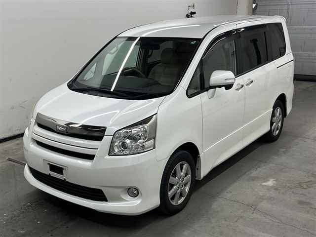 TOYOTA NOAH 2009