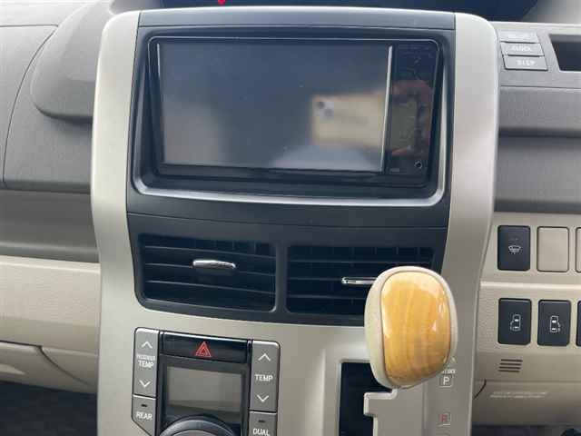 TOYOTA NOAH 2009