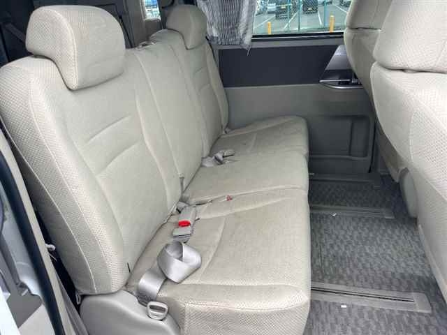 TOYOTA NOAH 2009