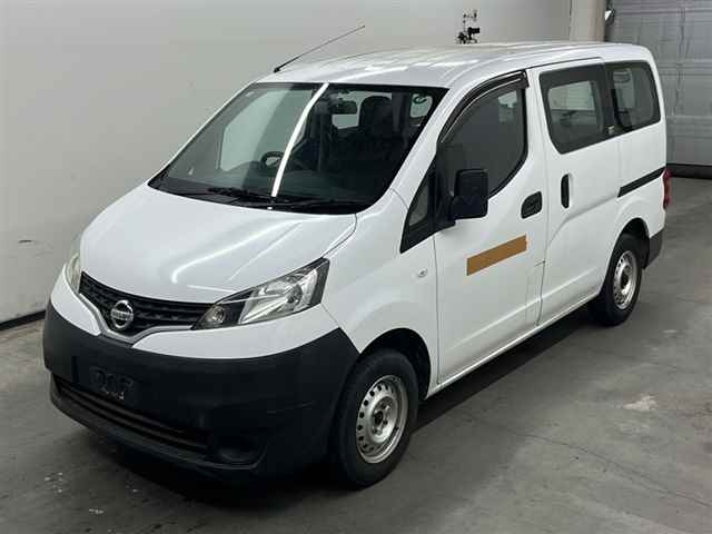 NISSAN NV200 2013
