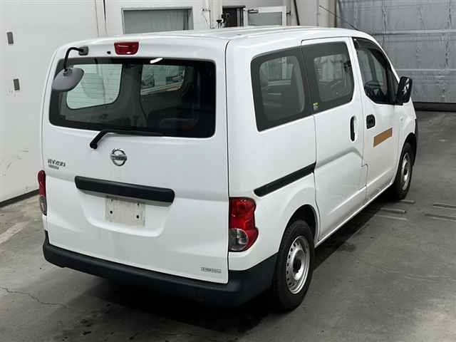 NISSAN NV200 2013