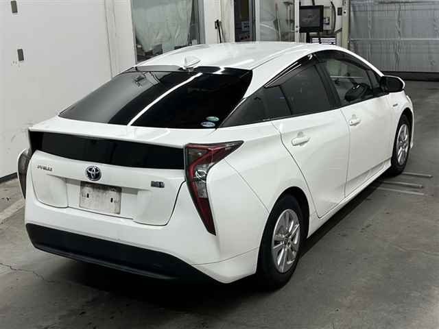 TOYOTA PRIUS 2016