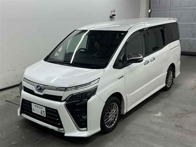 TOYOTA VOXY 2019