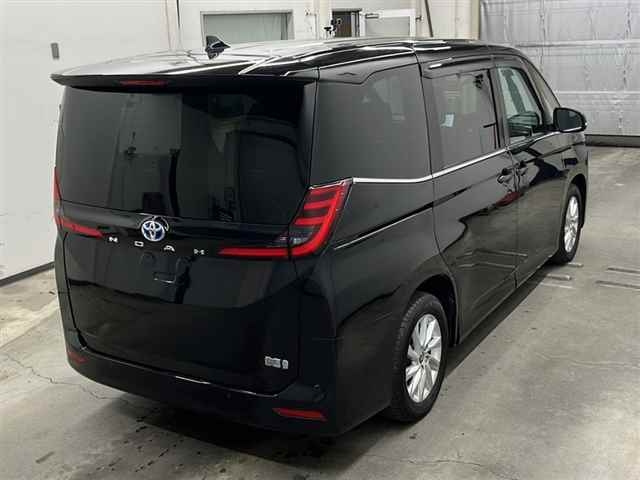 TOYOTA NOAH 2023