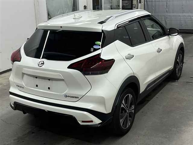 NISSAN KIX 2020