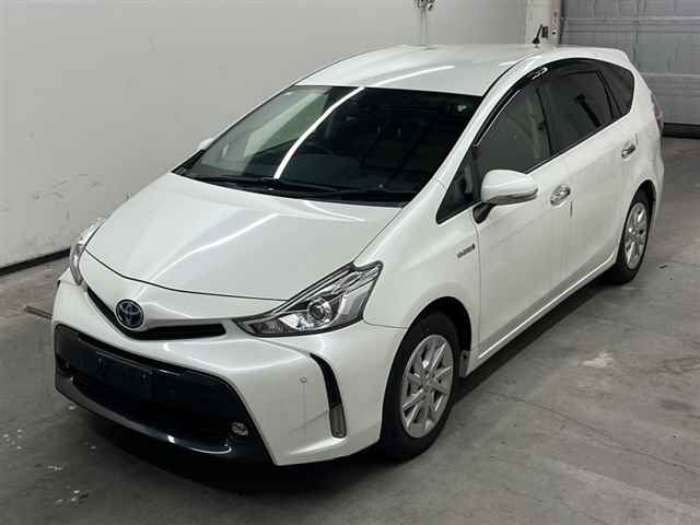 TOYOTA PRIUS ALPHA 2015