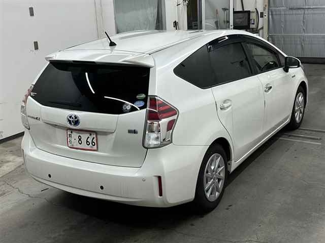 TOYOTA PRIUS ALPHA 2015