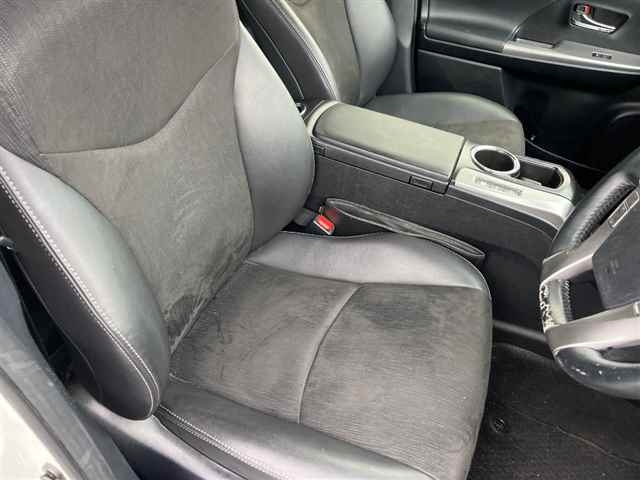 TOYOTA PRIUS ALPHA 2015