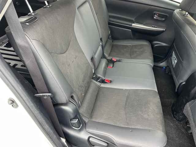 TOYOTA PRIUS ALPHA 2015