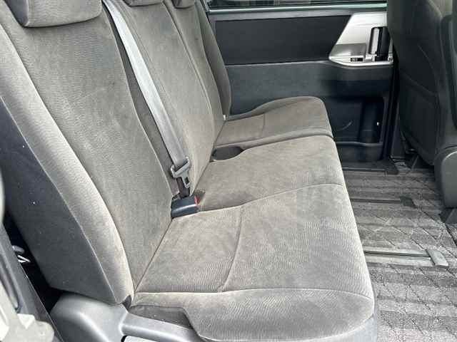 TOYOTA NOAH 2010