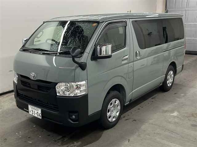 TOYOTA HIACE VAN 2025