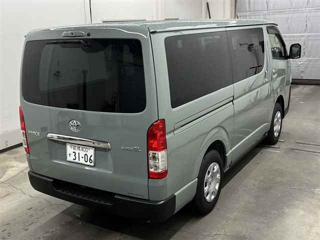TOYOTA HIACE VAN 2025