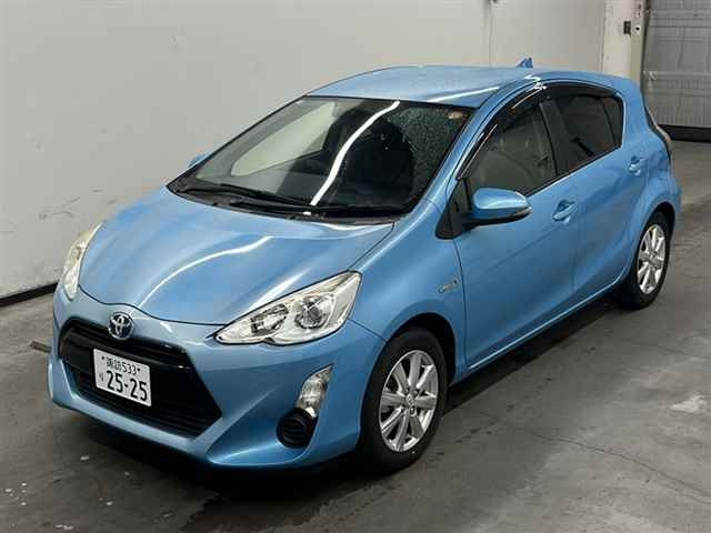 TOYOTA AQUA 2015
