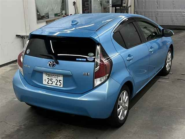 TOYOTA AQUA 2015