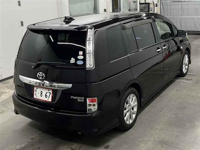 TOYOTA ISIS 2011