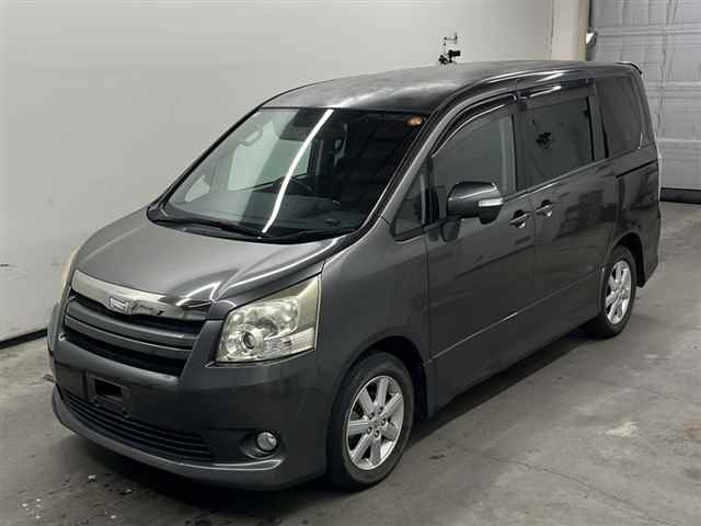 TOYOTA NOAH 2008