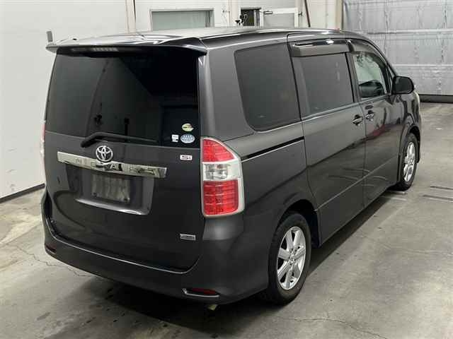 TOYOTA NOAH 2008