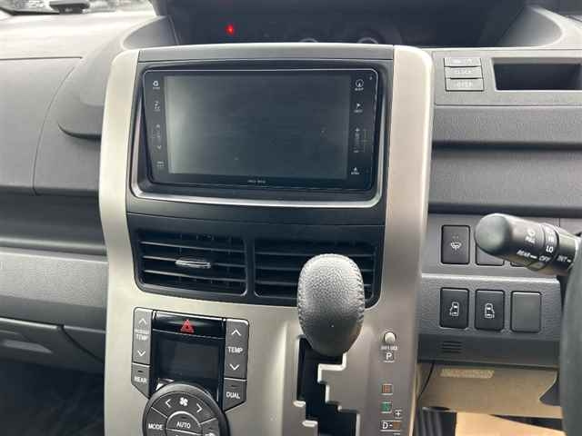 TOYOTA NOAH 2008