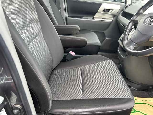 TOYOTA NOAH 2008