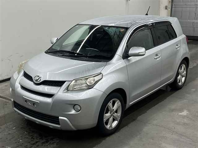 TOYOTA IST 2010