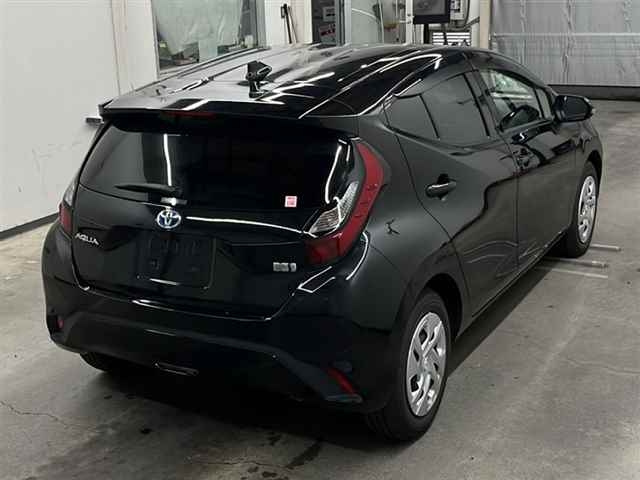 TOYOTA AQUA 2023