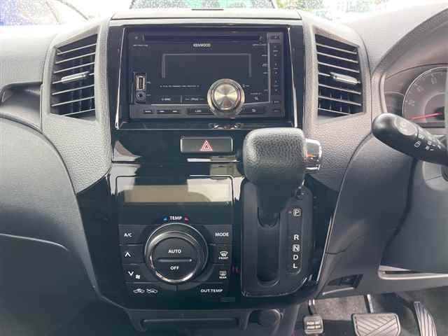 NISSAN ROOX 2010