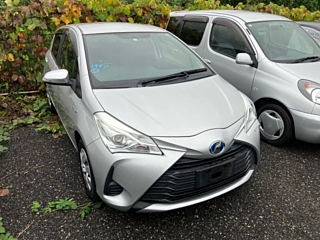 TOYOTA VITZ 2019