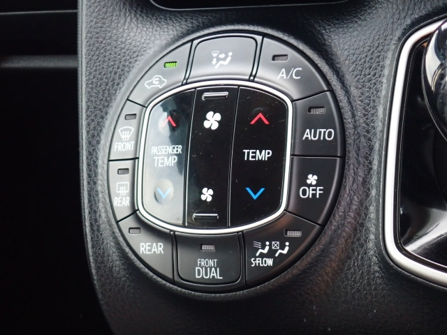 TOYOTA NOAH 2021