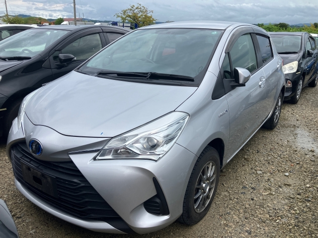 TOYOTA VITZ 2019