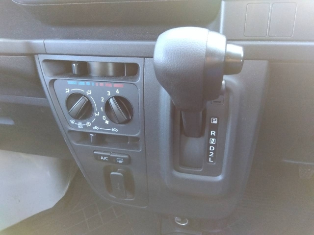 DAIHATSU HIJET VAN 2020