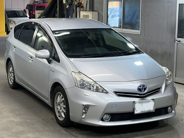 TOYOTA PRIUS ALPHA 2011