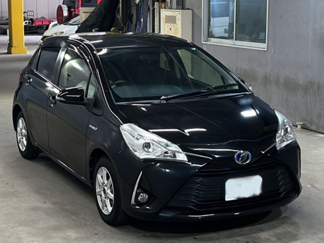 TOYOTA VITZ 2017