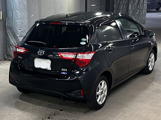 TOYOTA VITZ 2017