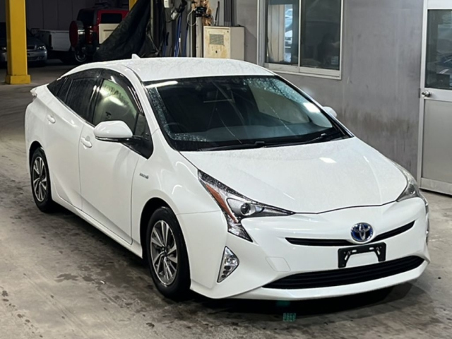 TOYOTA PRIUS 2016