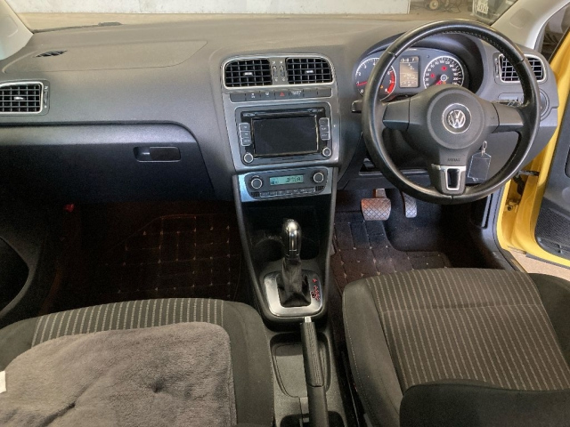 VOLKSWAGEN POLO 2011