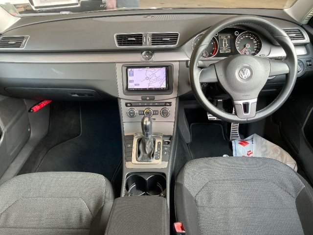 VOLKSWAGEN PASSAT VARIANT 2012