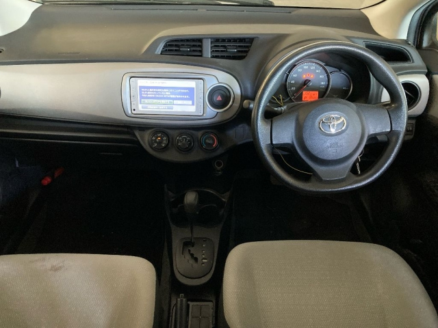 TOYOTA VITZ 2013