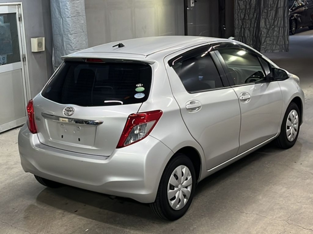 TOYOTA VITZ 2013