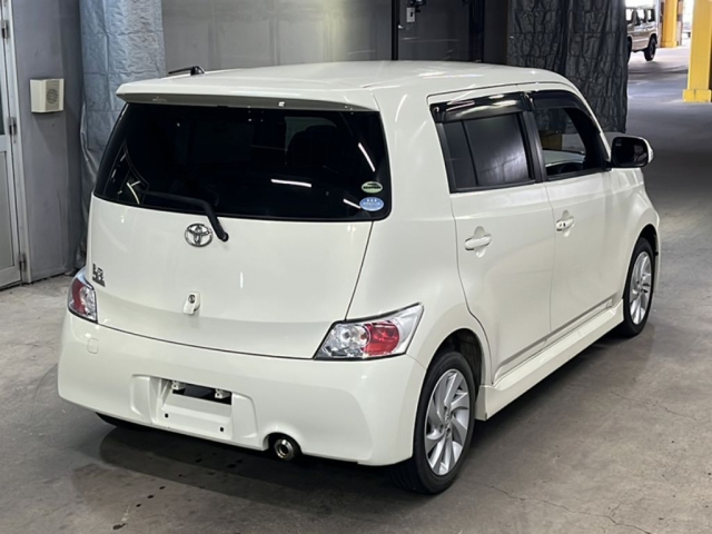 TOYOTA BB 2011