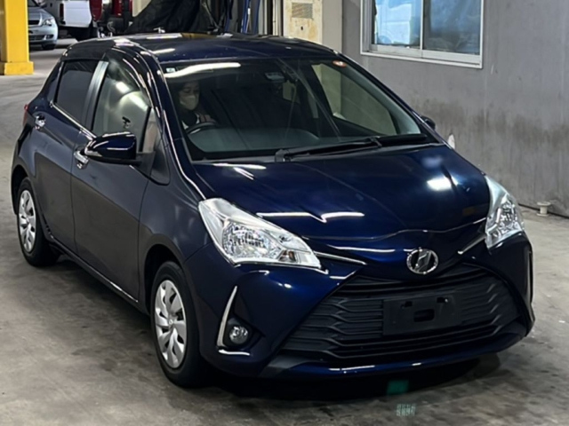 TOYOTA VITZ 2017