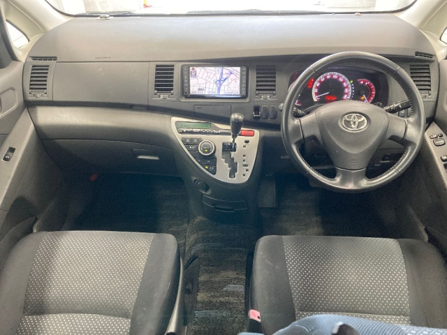 TOYOTA ISIS 2008