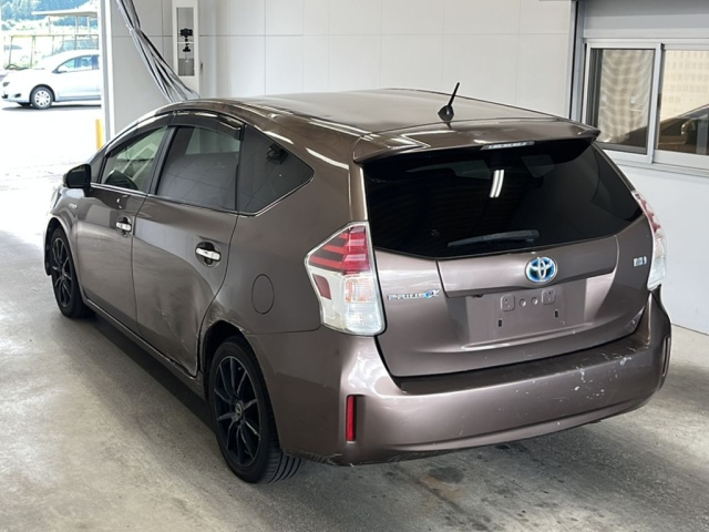 TOYOTA PRIUS ALPHA 2014