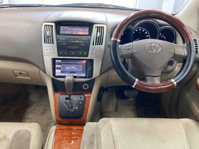 TOYOTA HARRIER 2010