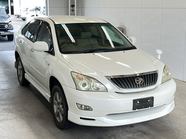 TOYOTA HARRIER 2010