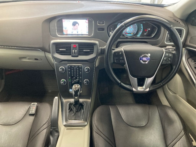 VOLVO V40 2014