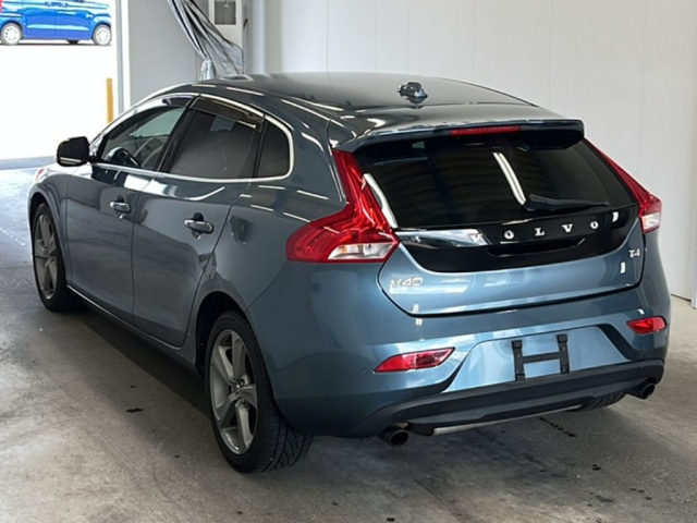 VOLVO V40 2014