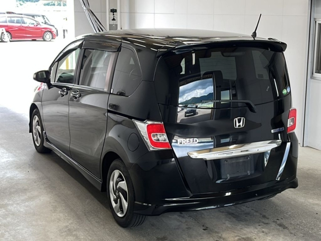 HONDA FREED 2015